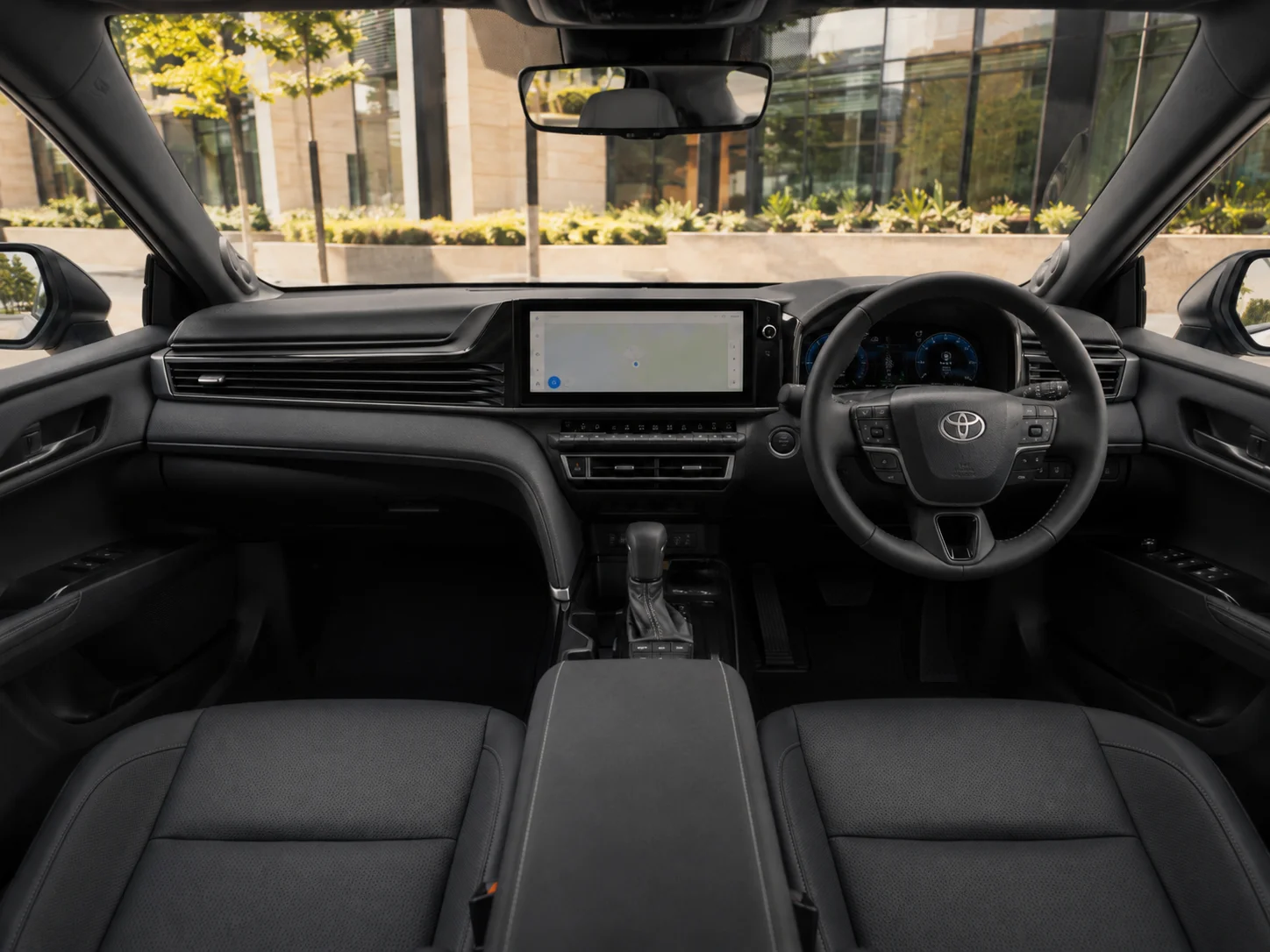 Toyota Camry Hybrid 2026